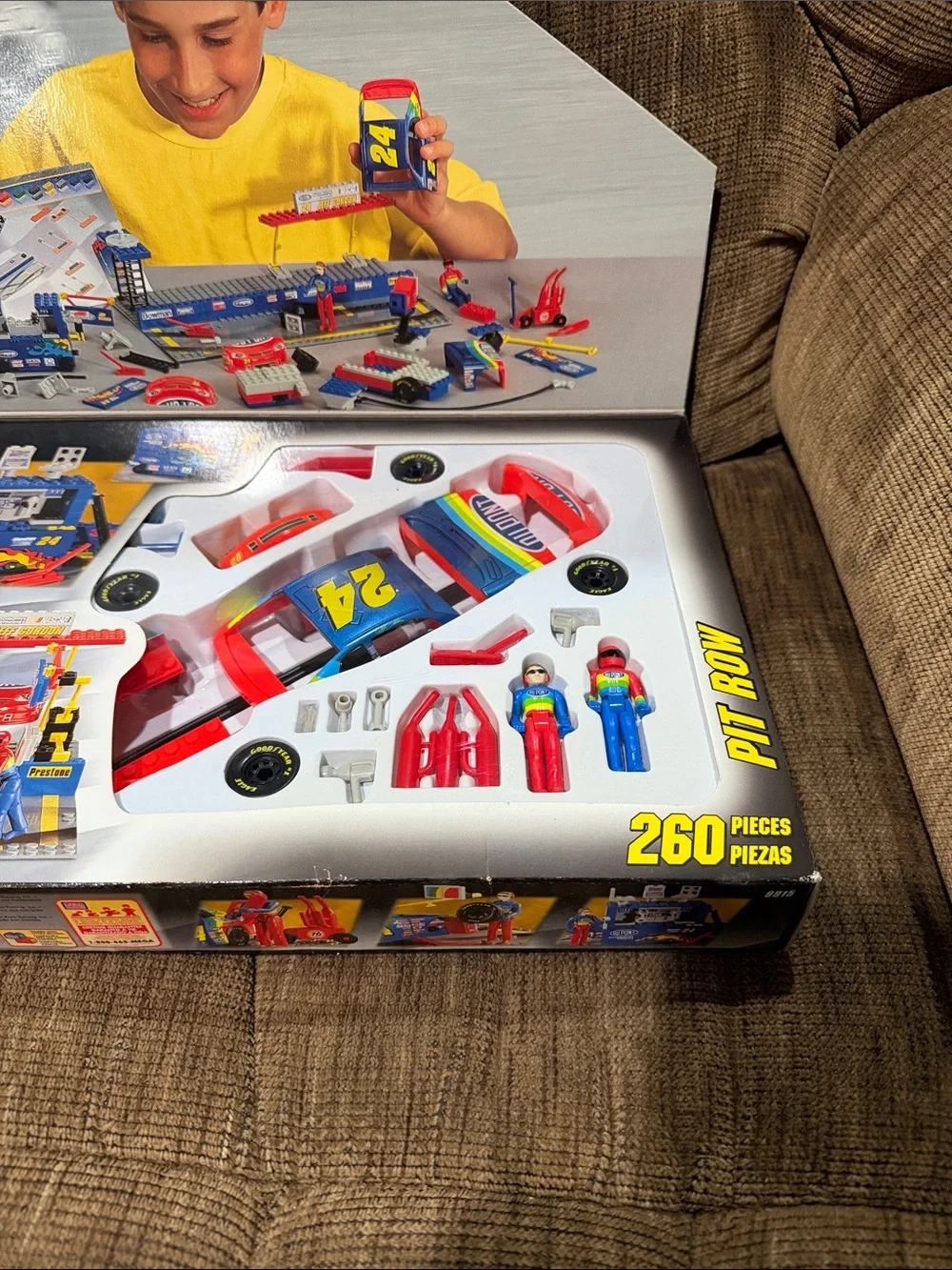 NASCAR Mega Bloks Jeff Gordon #24 Pit Row Building Set - Blue & Red